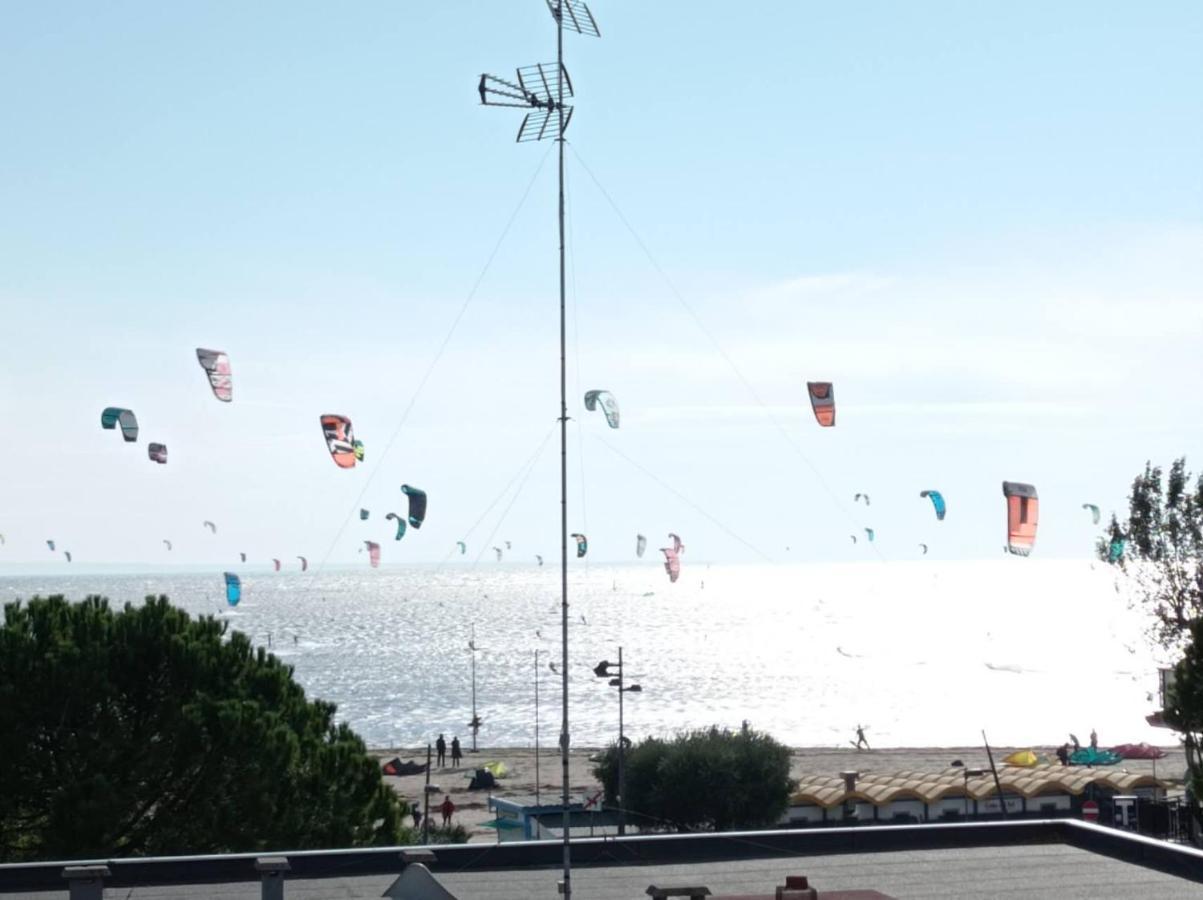 Seaview Beach Front Grado Pineta Andromeda Bagian luar foto